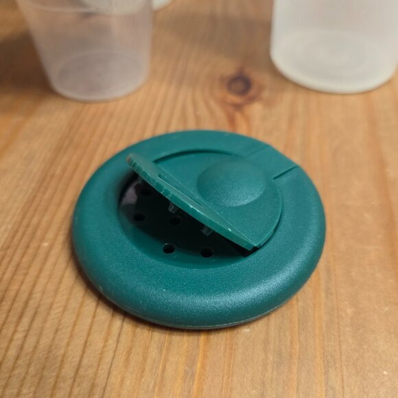 Vintage Tupperware One Touch Salt & Pepper Shaker set - Picture 4 of 7